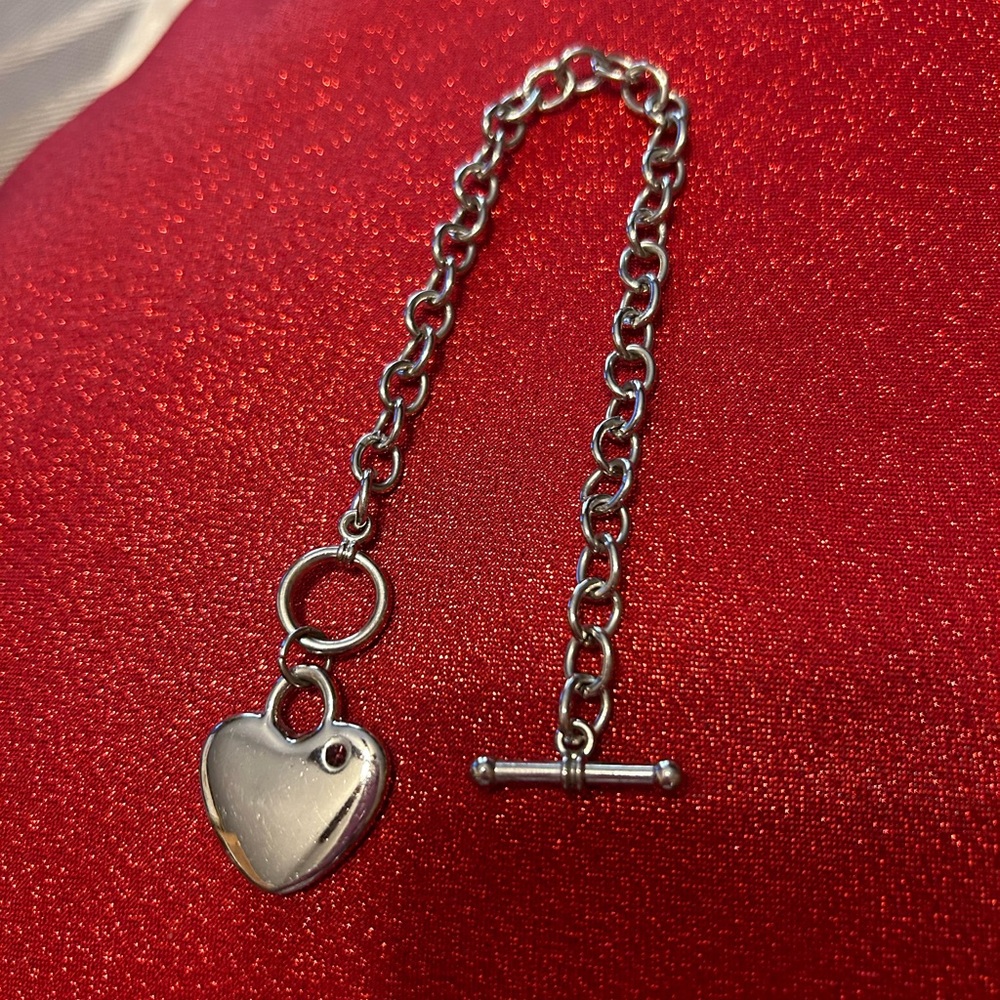 Women’s Vintage costume jewelry 8” silver with heart/rhinestone toggle bracelet